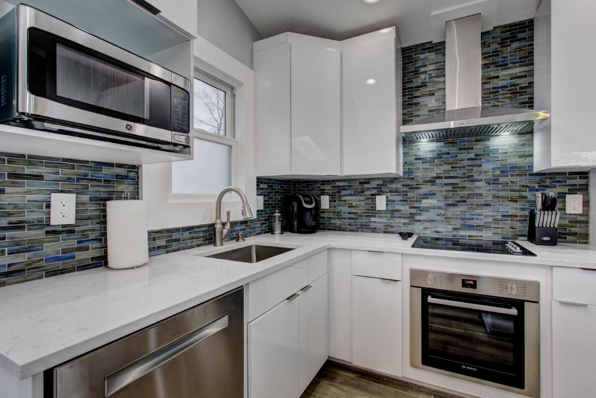 The Lilly Pad Brand New in Hyde Park! Pet Friendly, fully fenced yard, walking distance to Hyde Park shops, and dining and Camel's Back Park - Housity