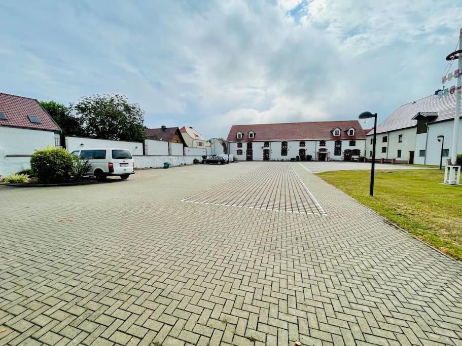 Zweibettzimmer mit eigenem Bad - Housity
