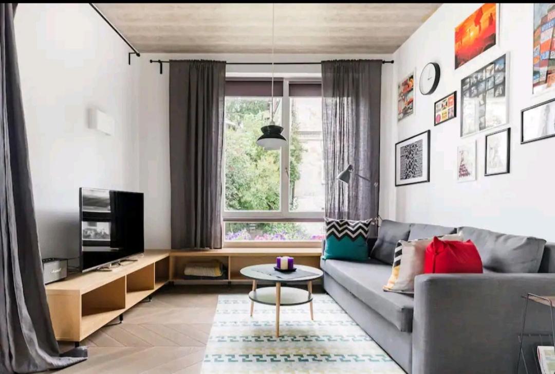 Brand New Old Town Park Apartment & Balcony - Housity