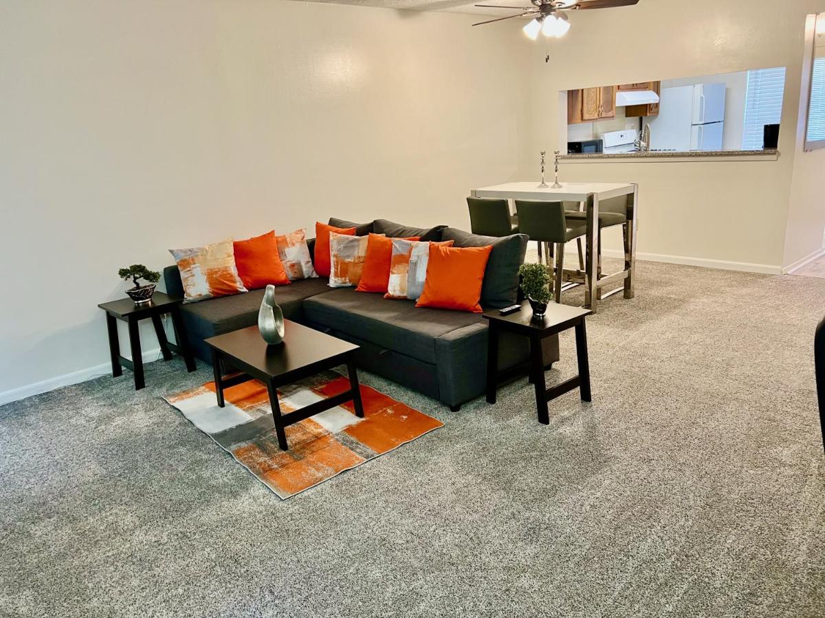 A Delightful Townhouse In Stone Mountain - Housity