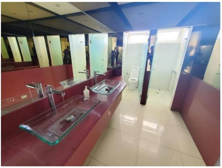 Lincoln Suite Pool - Gym - Sauna - Housity