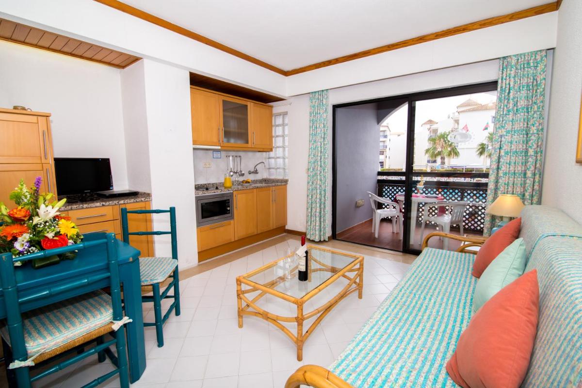 A cozinha ou kitchenette de Muthu Oura Praia Hotel