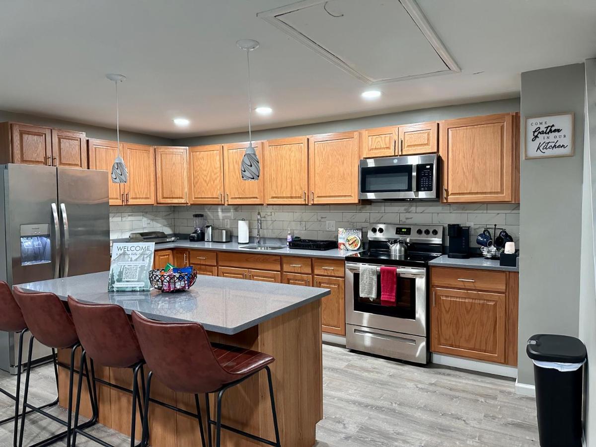 Pet friendly Home in Poughkeepsie- Hot Tub- Private cook experience option - Housity