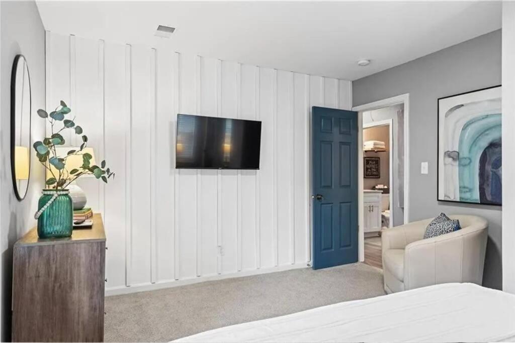 The Scarlet Door: West Midtown - Housity