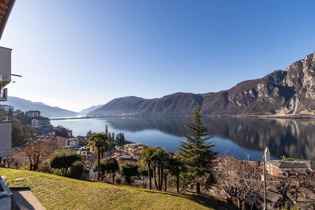Wraparound Lake Views Bellavista Residence - Housity