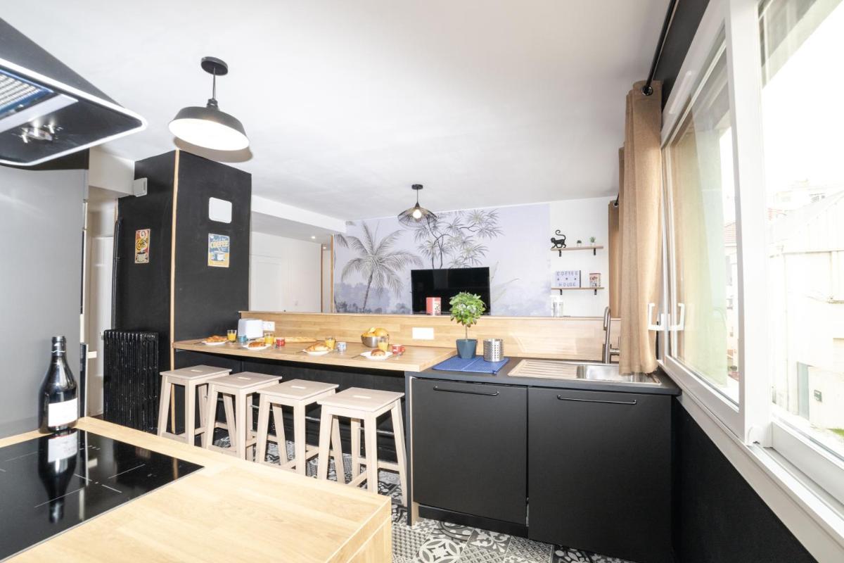 Coffee House YourHostHelper - Housity