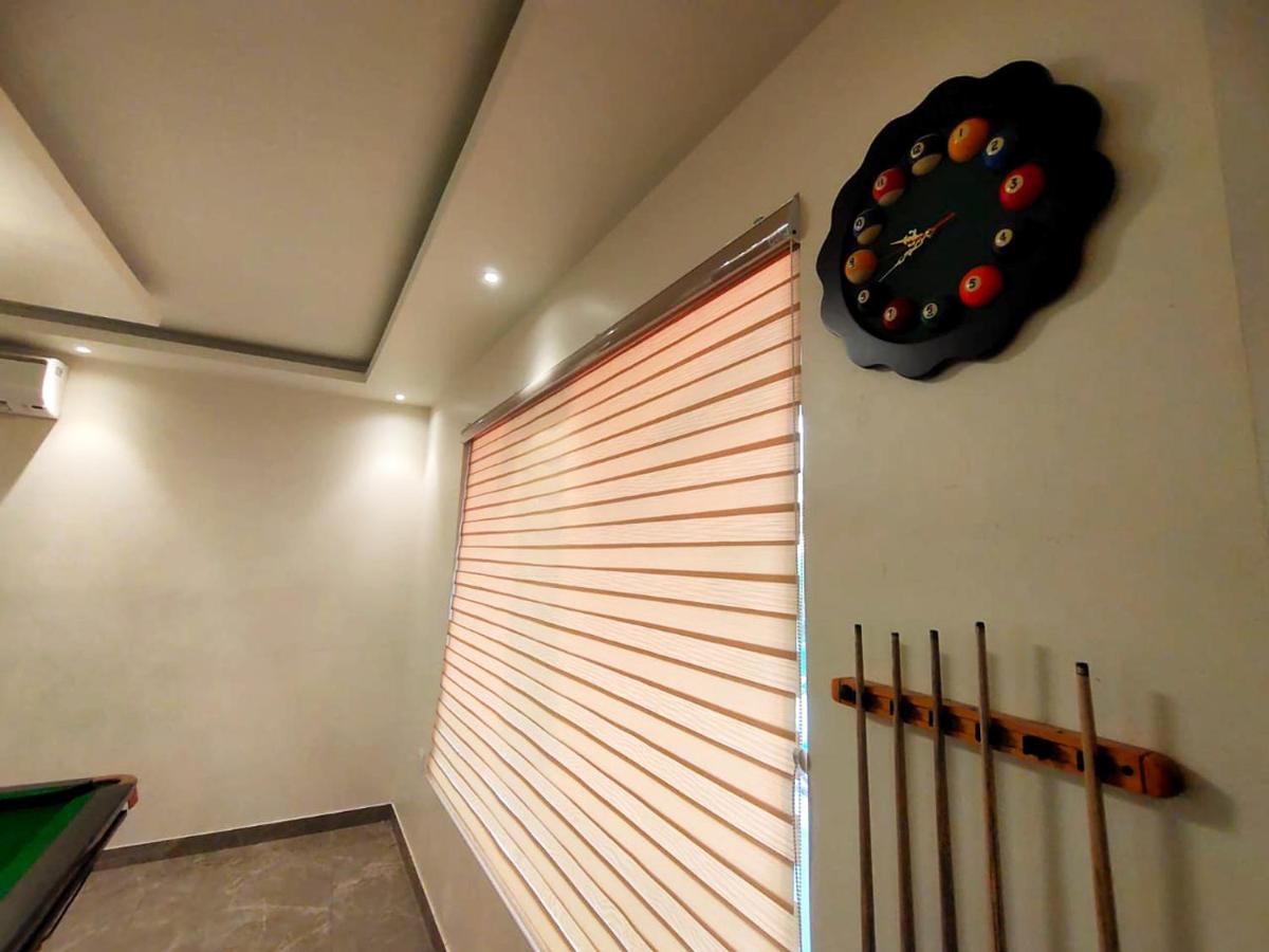 Shaw Estate-Luxurious Farm Stay, Near Expo Mart-Arora Farm - Housity
