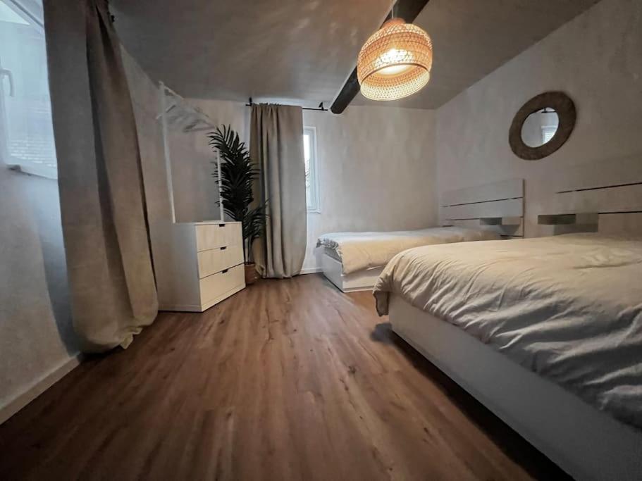 Kleines Häschen mit Charakter - Housity