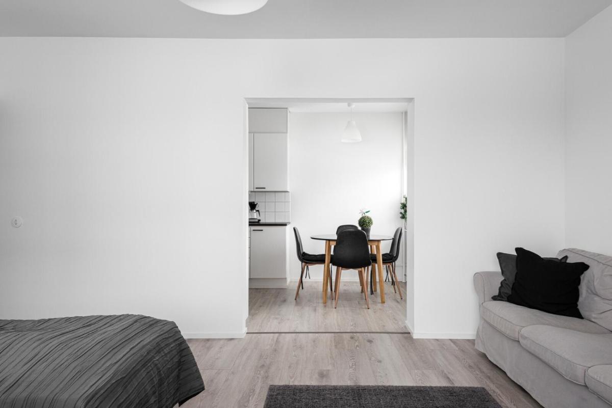 Fresh 2BR-apartment with FREE parking - Housity