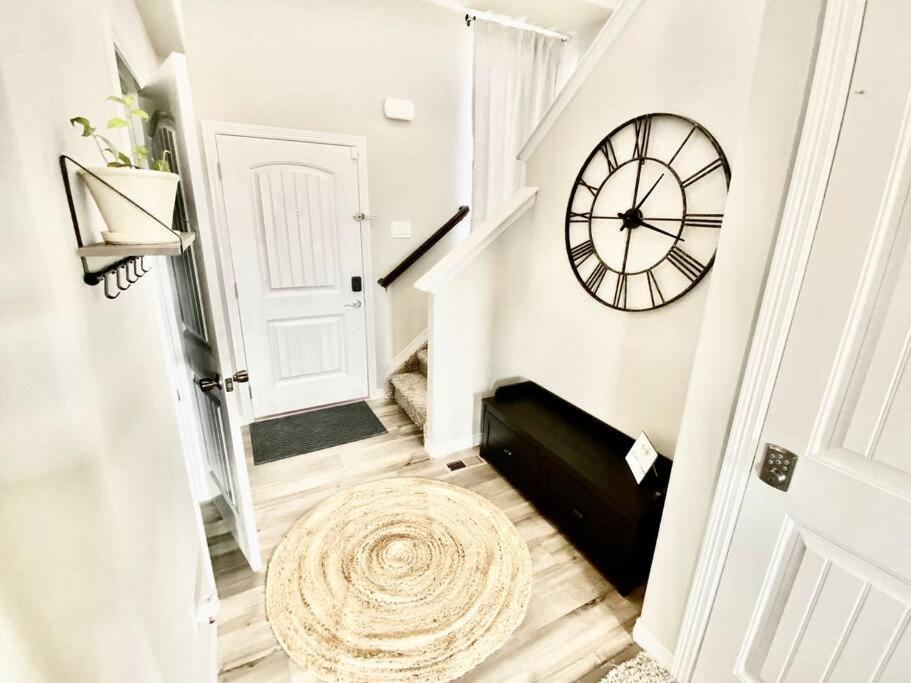 NEW, Pet-Friendly, Cozy Home! - Housity