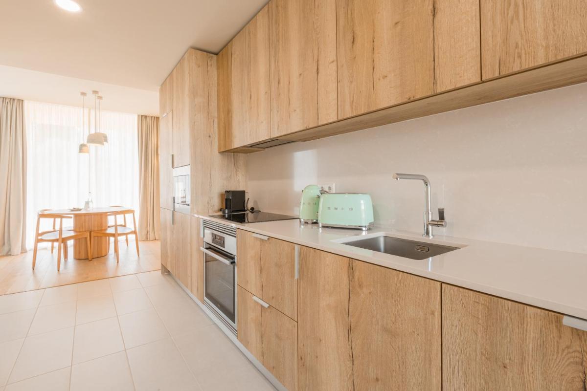 A cozinha ou kitchenette de White Shell Beach Villas