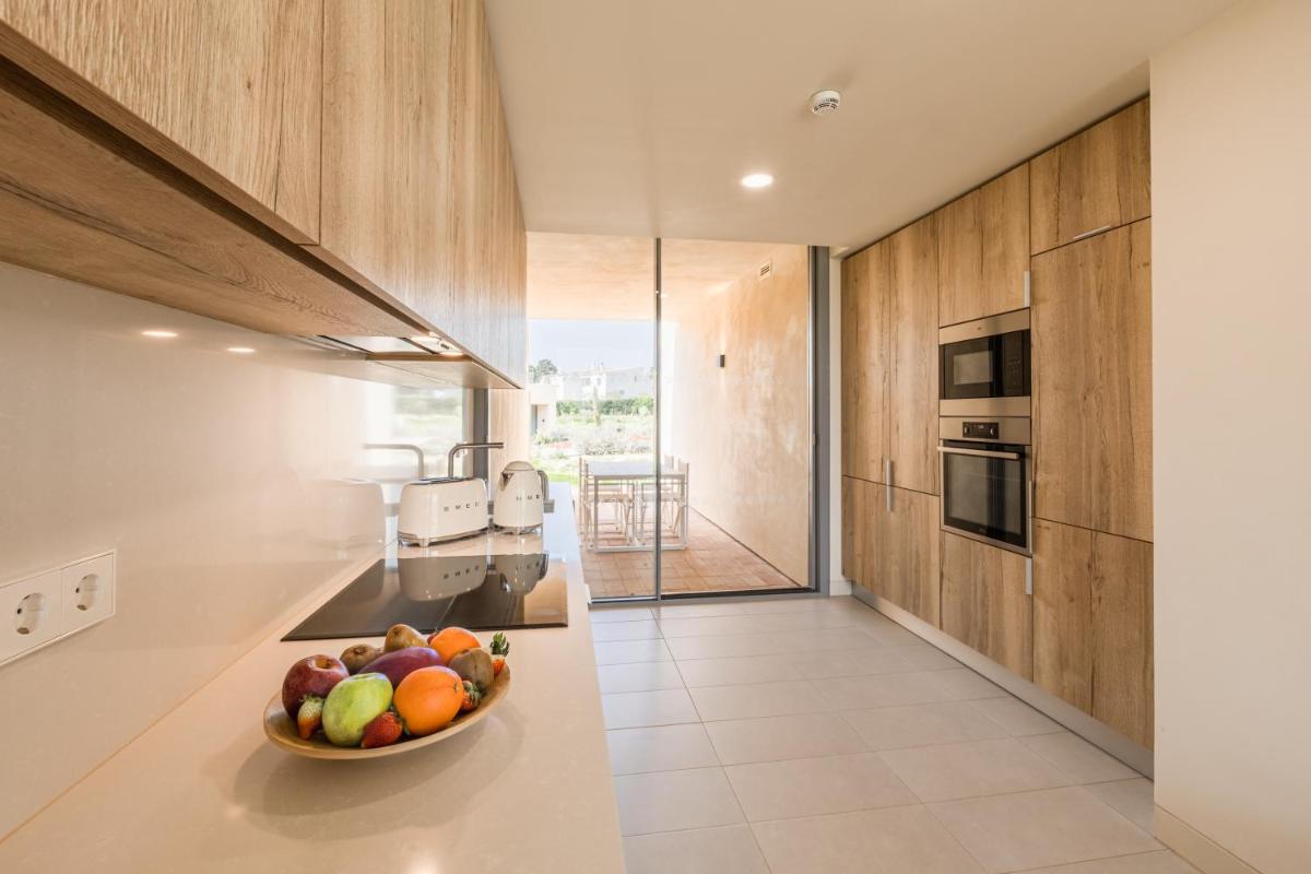 A cozinha ou kitchenette de White Shell Beach Villas