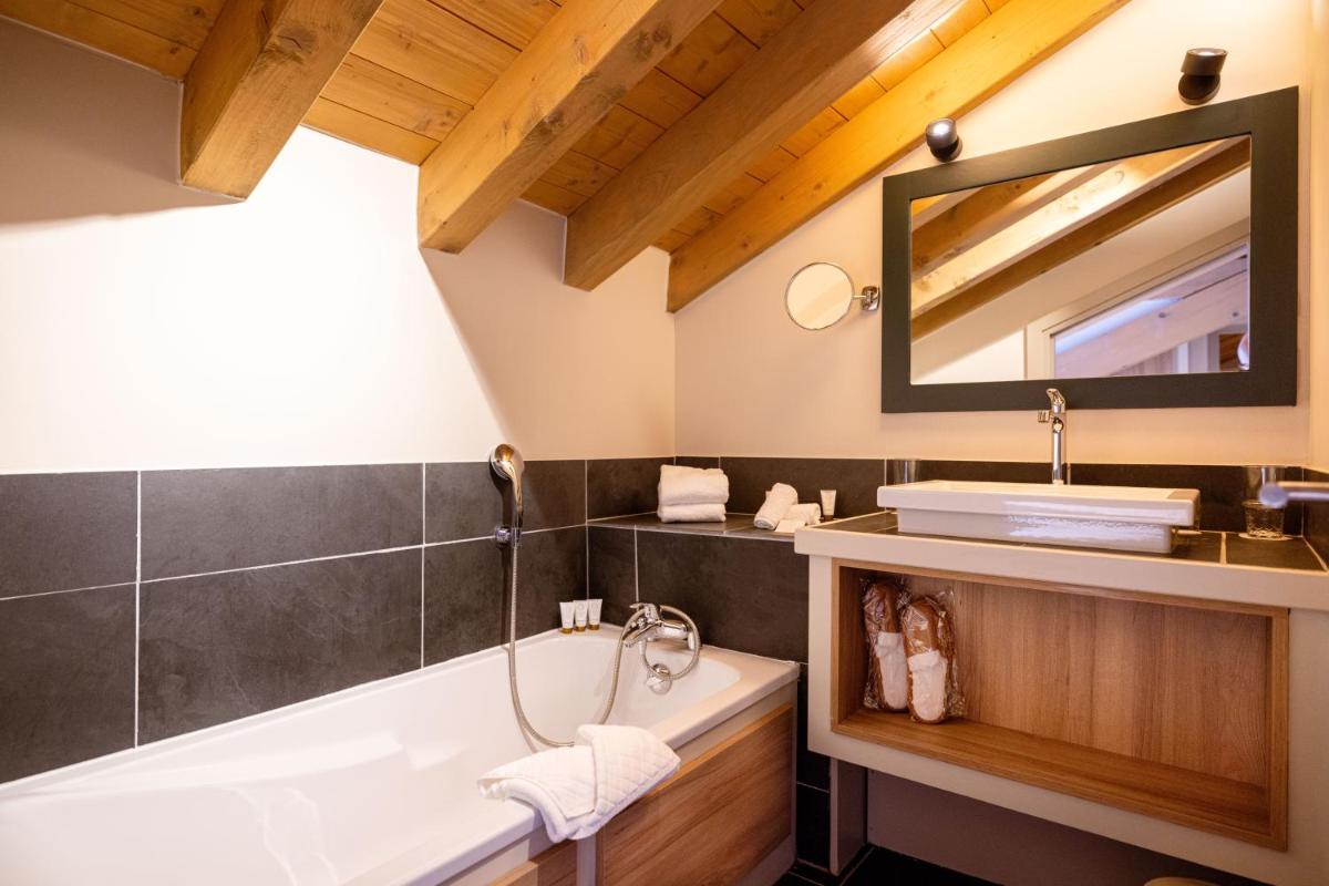 Salle de bains dans l'établissement Les Suites de la Potinière