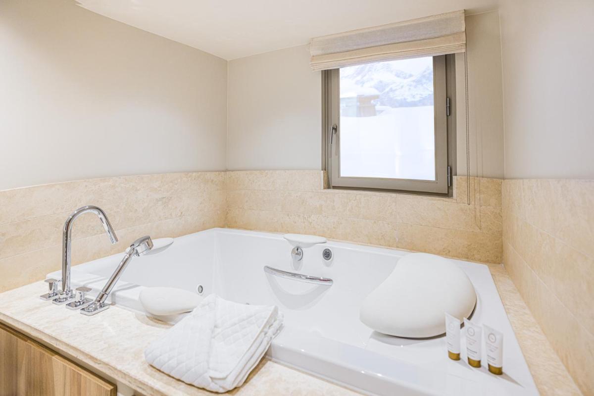 Salle de bains dans l'établissement Les Suites de la Potinière