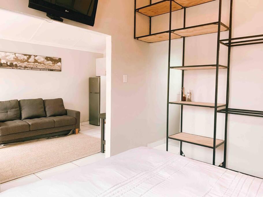 Stunning 1 bed cottage in Durban North - Housity