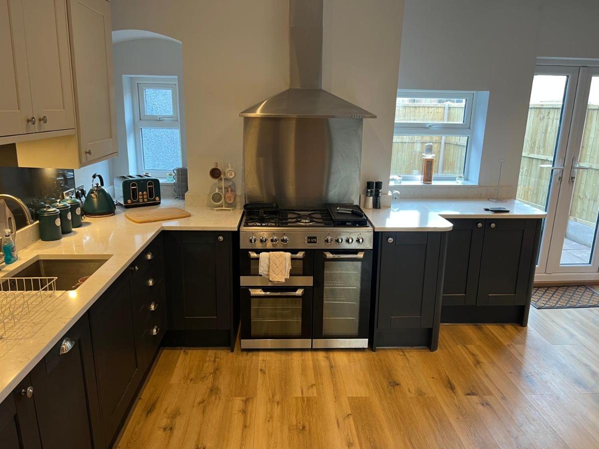 Luxury 2 bed Apartment Great location - Housity