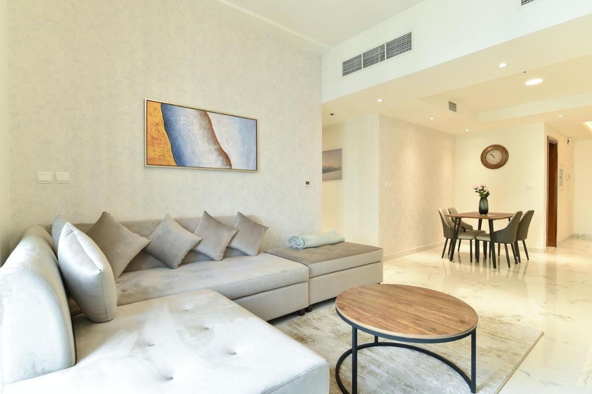 Luxury Escapes - View of Canal & Burj Khalifa 1BR Large Premium Apt - Amna Tower - Housity