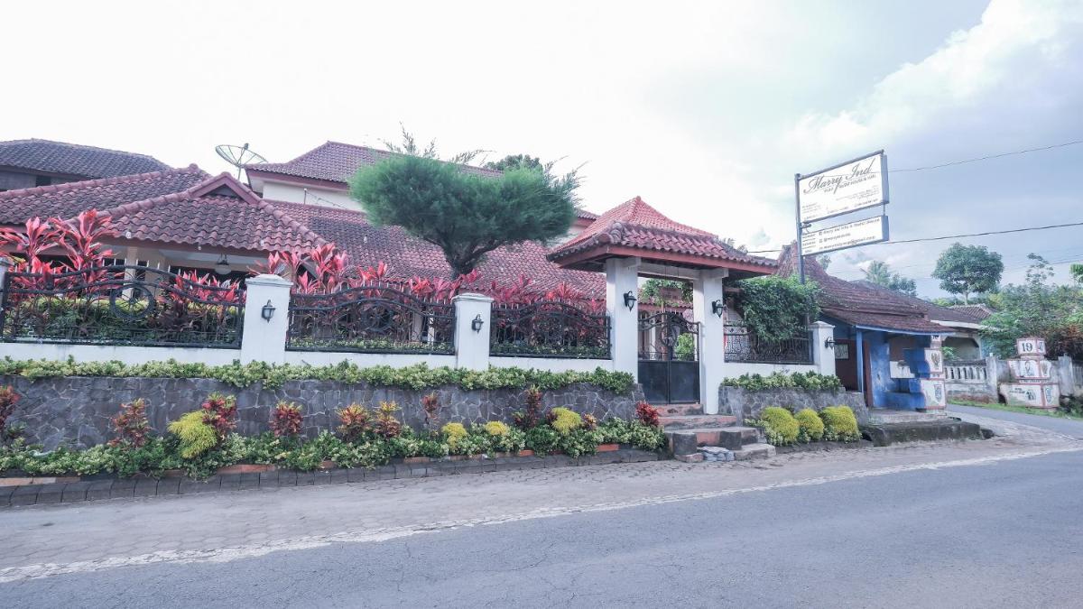 Marry Ind Gunung Kawi Guest House Malang - Housity