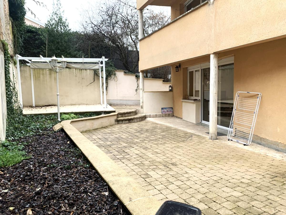 Appartement tout confort avec terrasse - Housity