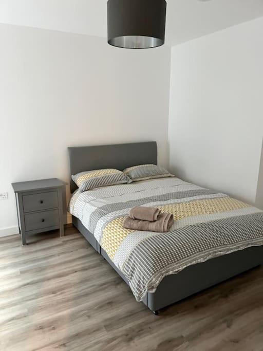 Lovely Super Luxury One Bed Apartment 216 - Housity