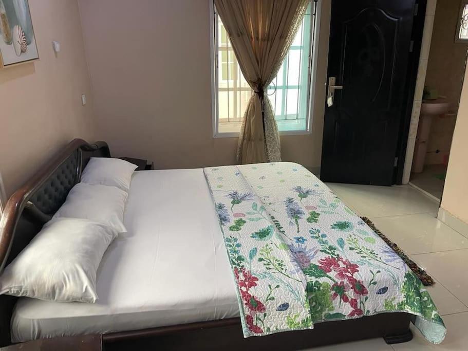 Suitetrails - Eny's Place, 3 Bedroom Service Duplex Apartment