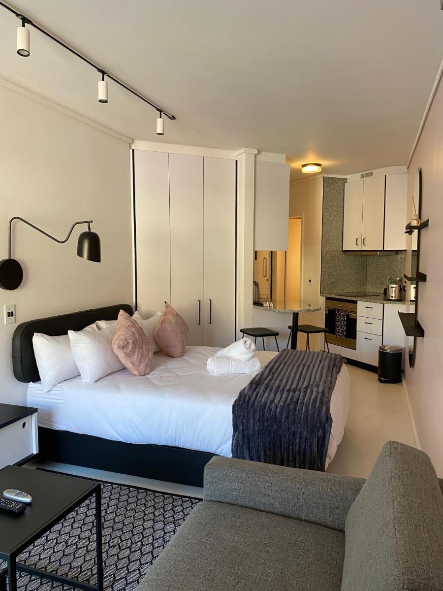 Stay Blissful at The Flamingo - Housity