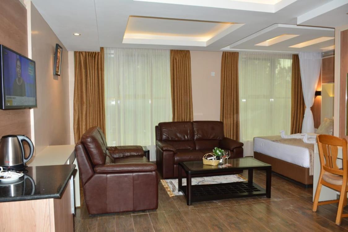 Hylise Hotel - Housity