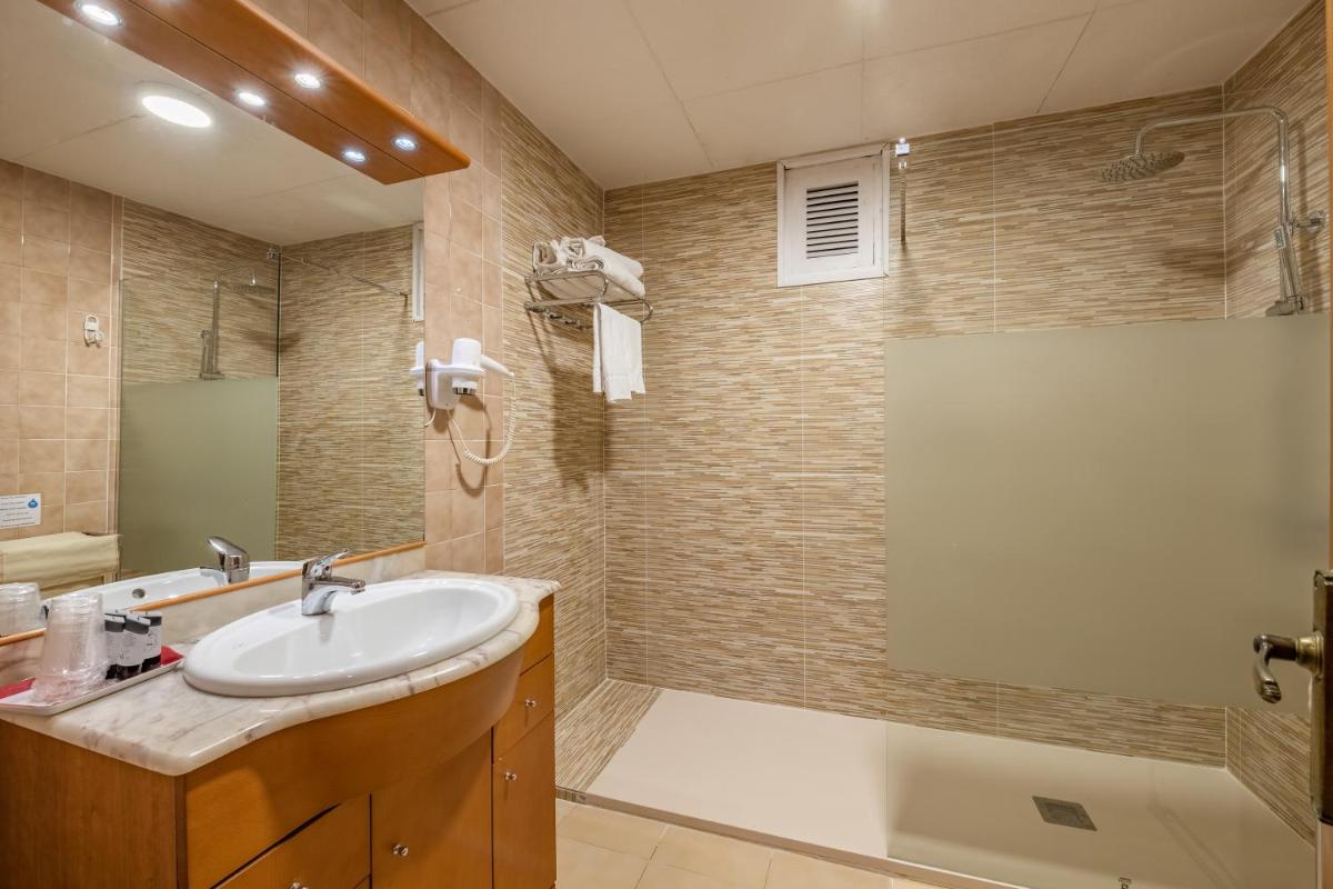 Hotel Sausa - Housity
