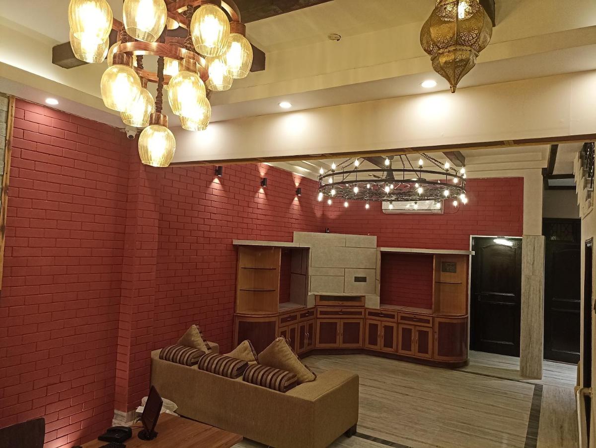 Red Beryl Home Stay - Housity