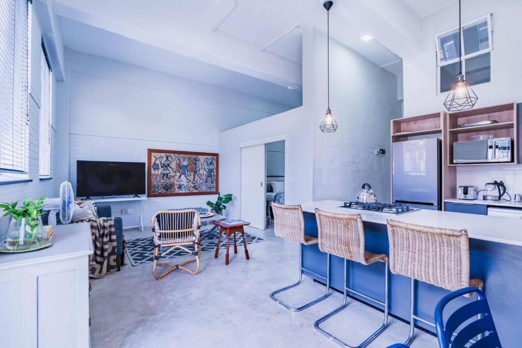 Suitetrails - Modern 1 bedroom apartment in Braamfontein Werf