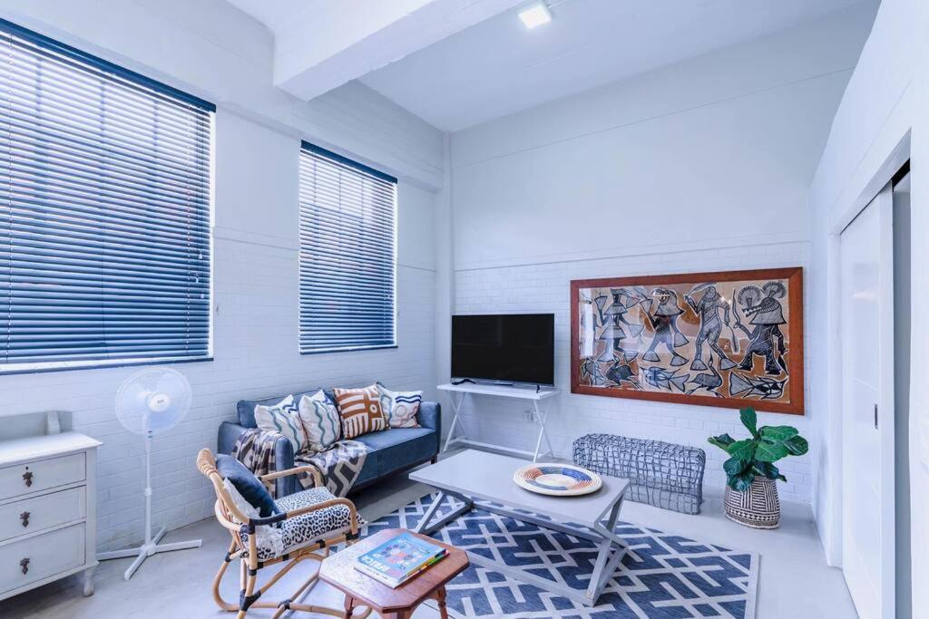 Suitetrails - Modern 1 bedroom apartment in Braamfontein Werf