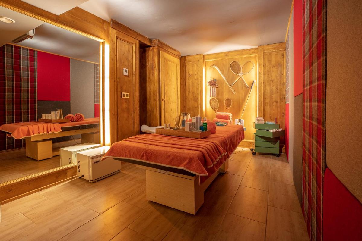 Un ou plusieurs lits dans un hébergement de l'établissement Magic Megève Bois