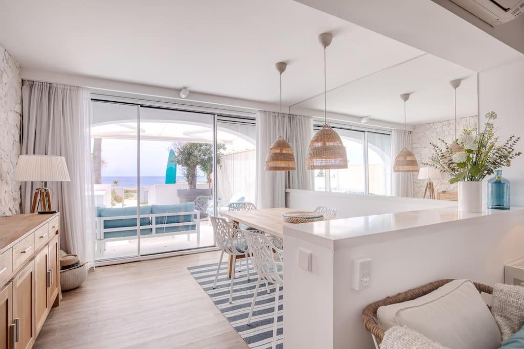 Beautiful 2 bedrooms town house. Frontline beach - Housity