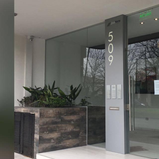 APARTAMENTOS TEMPORARIOS EN LA PLATA ( minimo de alquiler 3 dias- La reserva solo se confirma con mensaje al Whasapp de la foto) . Avenida 19 casi 42 La Plata - Housity