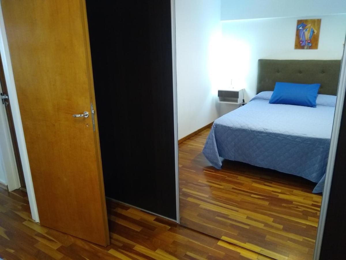 APARTAMENTOS TEMPORARIOS EN LA PLATA ( minimo de alquiler 3 dias- La reserva solo se confirma con mensaje al Whasapp de la foto) . Avenida 19 casi 42 La Plata - Housity