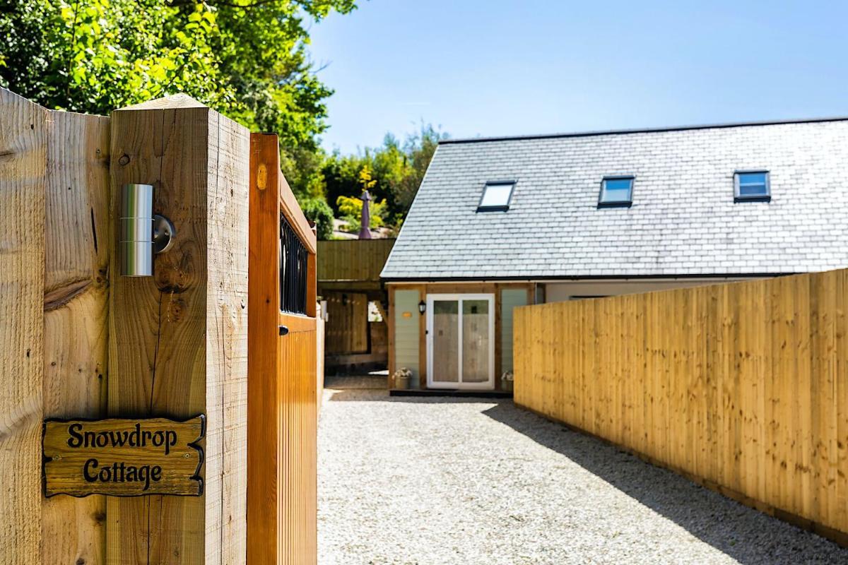 BISHOPS TAWTON SNOWDROP COTTAGE 3 Bedrooms - Housity