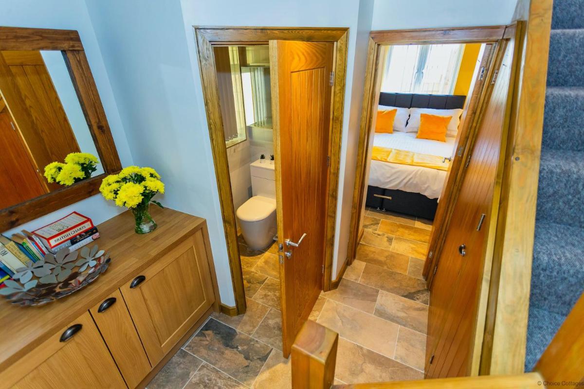 BISHOPS TAWTON SNOWDROP COTTAGE 3 Bedrooms - Housity