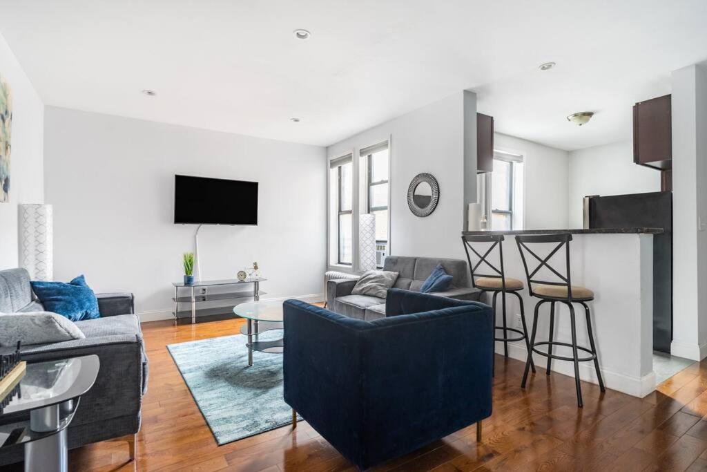 Cozy and Centrally Located 1 Bedroom Apt in Crown Height - Housity