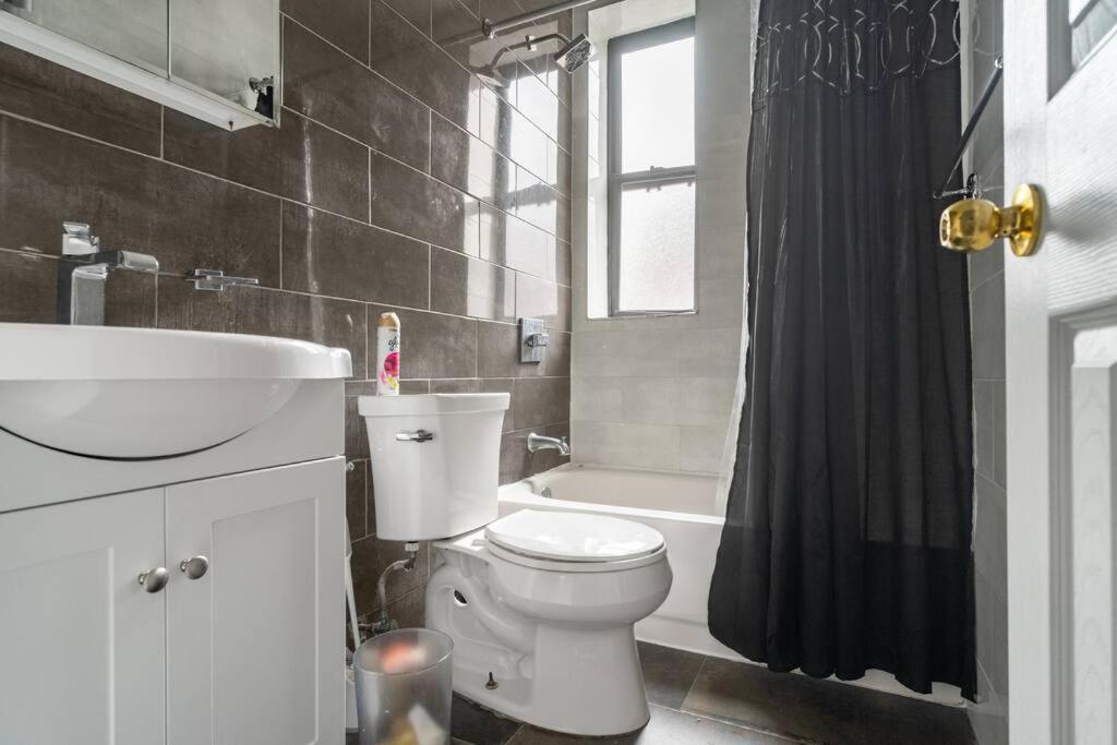 Cozy and Centrally Located 1 Bedroom Apt in Crown Height - Housity