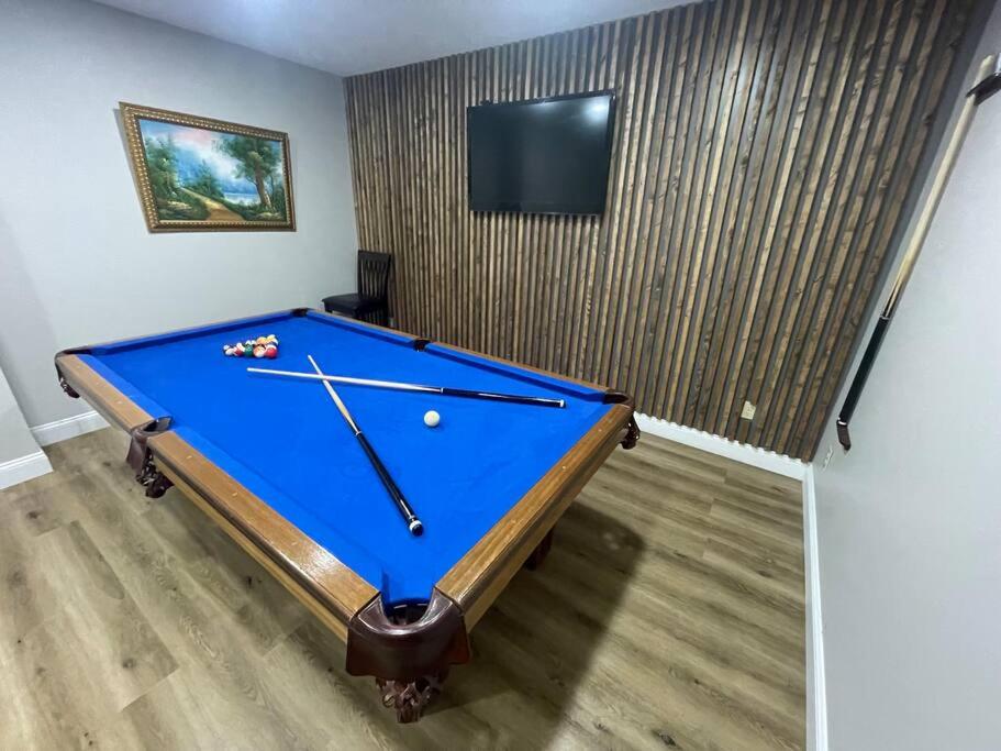 Quiet Private House w Hot Tub/Fire pit/Games - Housity