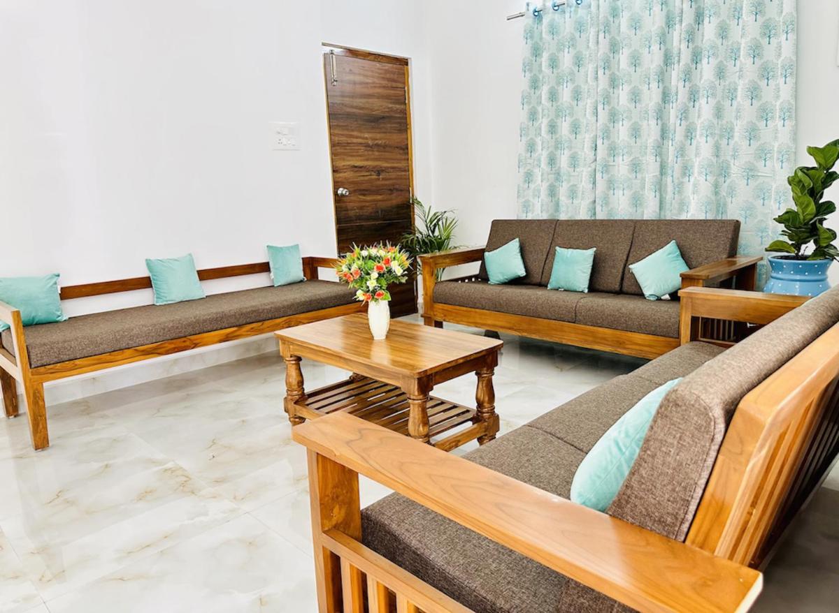 Suitetrails - Tirupati Homestay - Shilparamam - Luxury AC apartments by Stayflexi - Fast WiFi, Kitchen, Android TV - Walk to PS4 Pure Veg Restaurant - Easy access to Airport, Railway Station and to all Temples