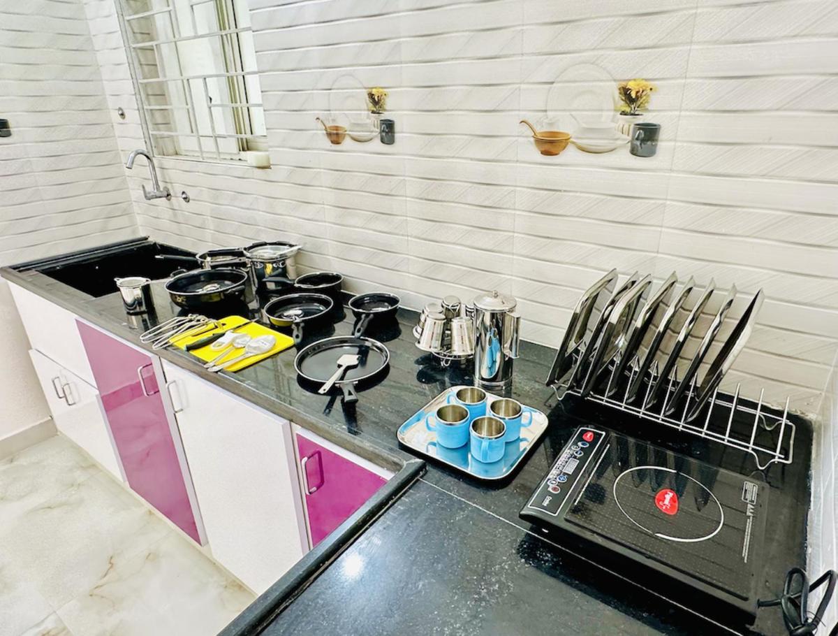 Tirupati Homestay - Shilparamam - Luxury AC apartments by Stayflexi - Fast WiFi, Kitchen, Android TV - Walk to PS4 Pure Veg Restaurant - Easy access to Airport, Railway Station and to all Temples - Housity