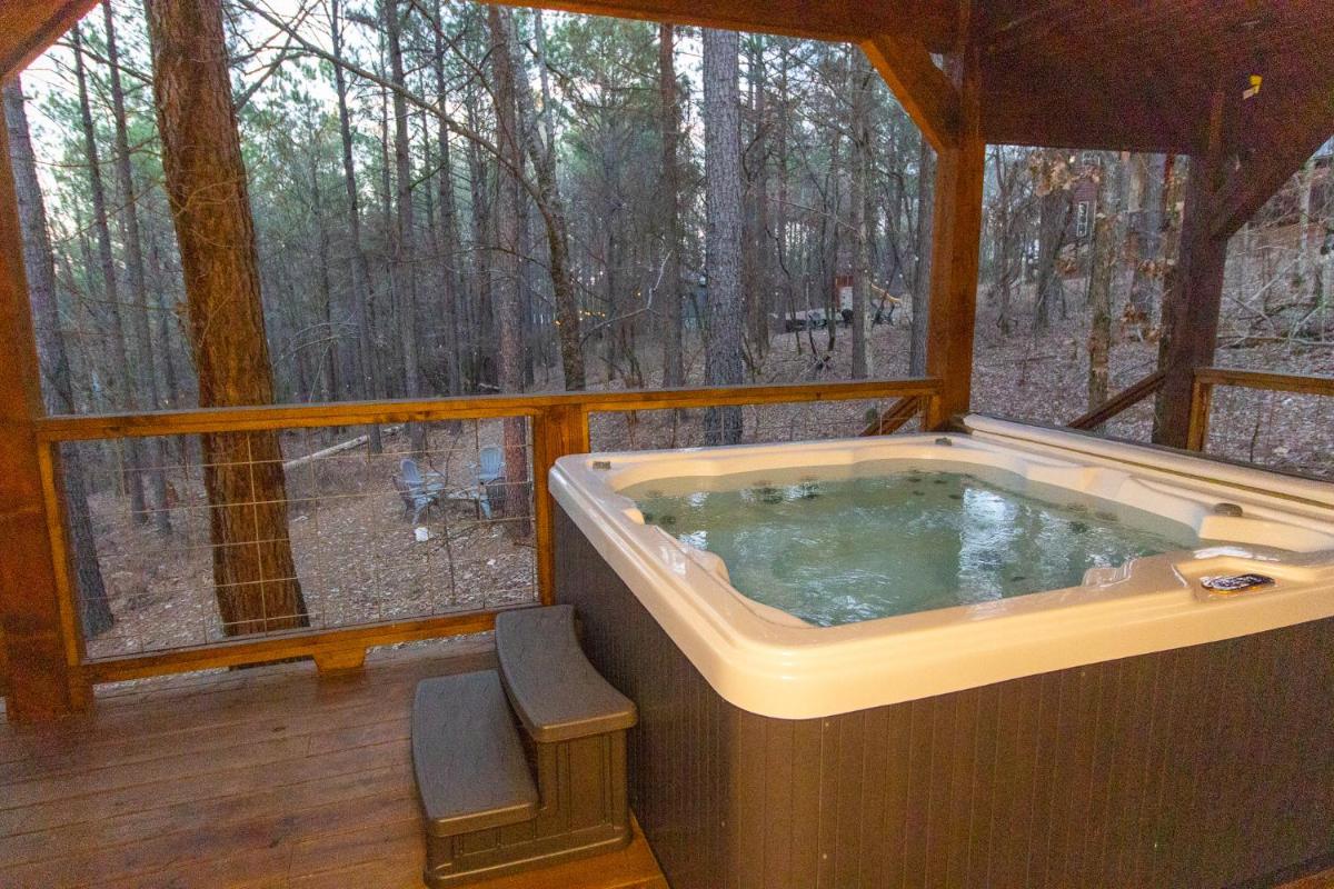 Meant To Bee! New 2 Bedroom, 2 Bath, Sleeps 8! Ping Pong & Shuffle Board! - Housity