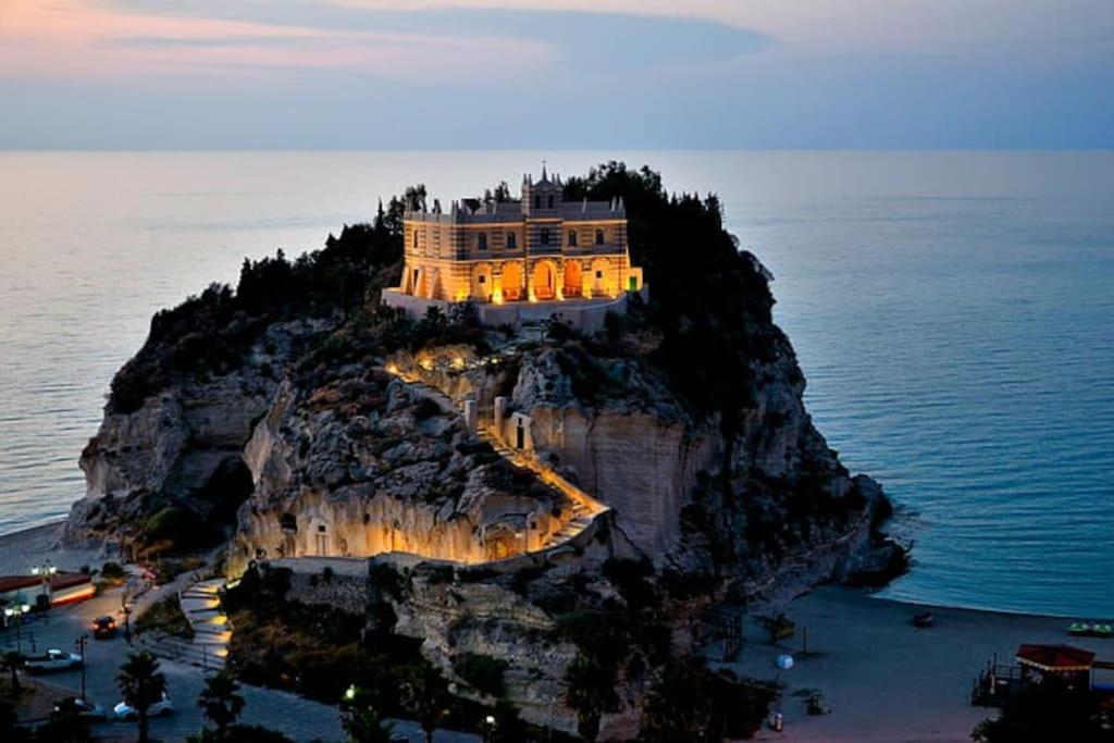 Suitetrails - Casa con giardino nei pressi di Tropea