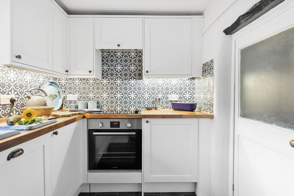 Crooks Cottage - Charming, characterful, glorious views from the garden - Housity