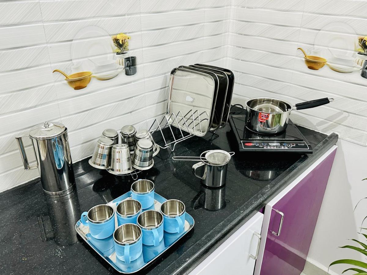 Suitetrails - Tirupati Homestay - Shilparamam - Luxury AC apartments by Stayflexi - Fast WiFi, Kitchen, Android TV - Walk to PS4 Pure Veg Restaurant - Easy access to Airport, Railway Station and to all Temples