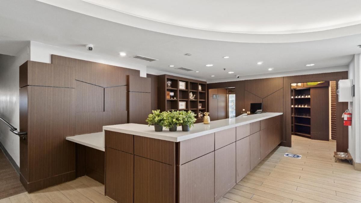 315 LoSo Hotel Airport - Housity