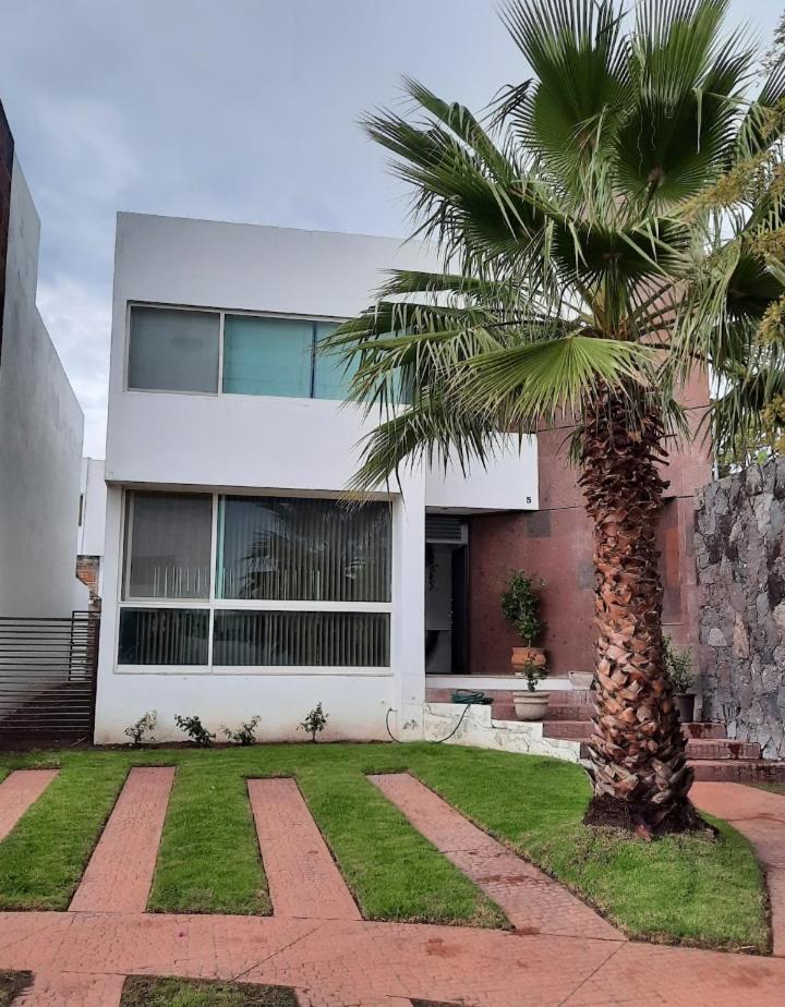 Casa Ejecutiva en Gran Jardin - Housity