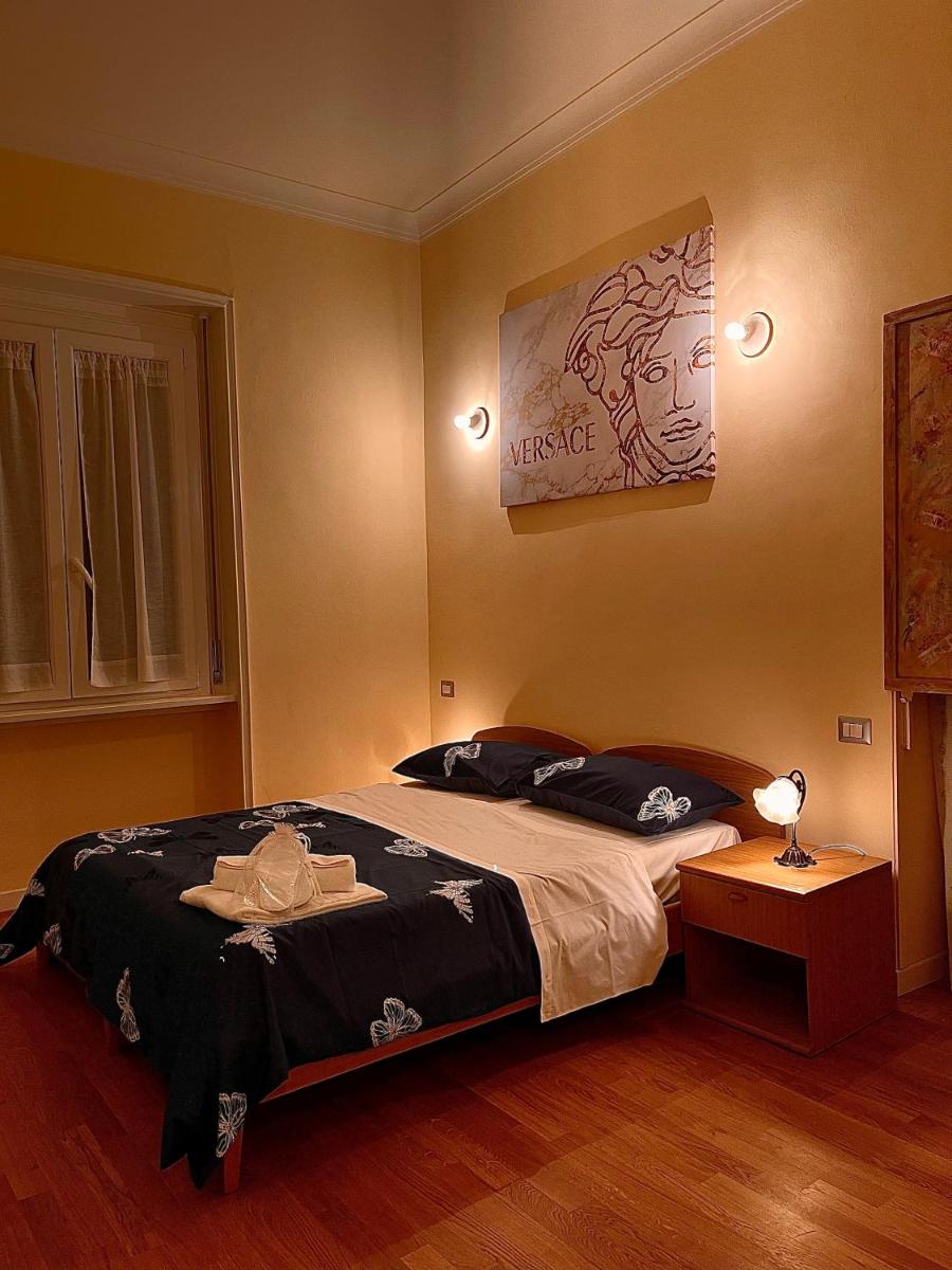 Easy Room Italy Balcony - Housity