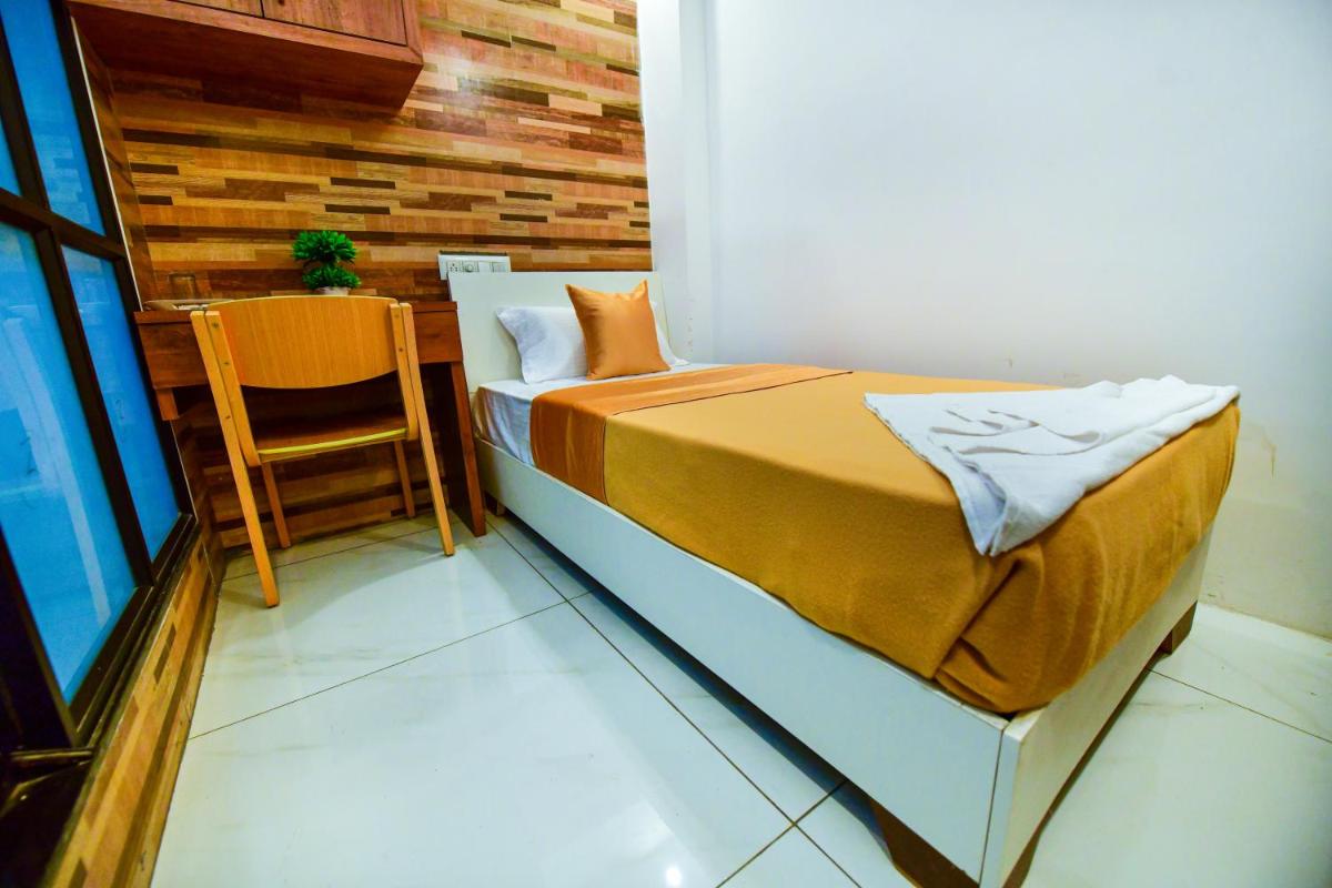 Hotel Surya Lodge - Housity